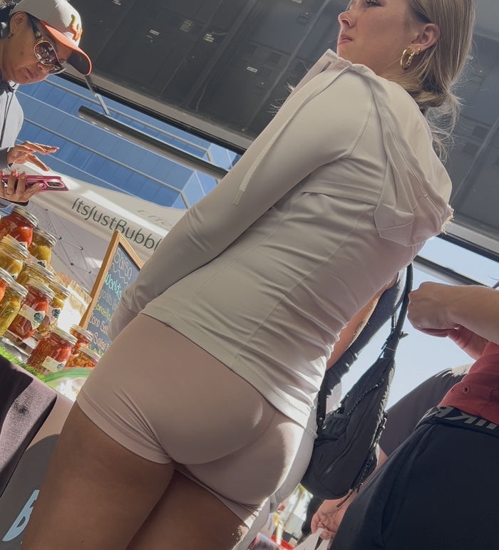 Are the voyeurs in place? - 18+, Girls, Erotic, The photo, Strawberry, Booty, Sexuality, Hips, beauty, Back view, Figure, Long hair, Waist, Bottom view, Body, Voyeurism, Peeping, GIF, Longpost, NSFW