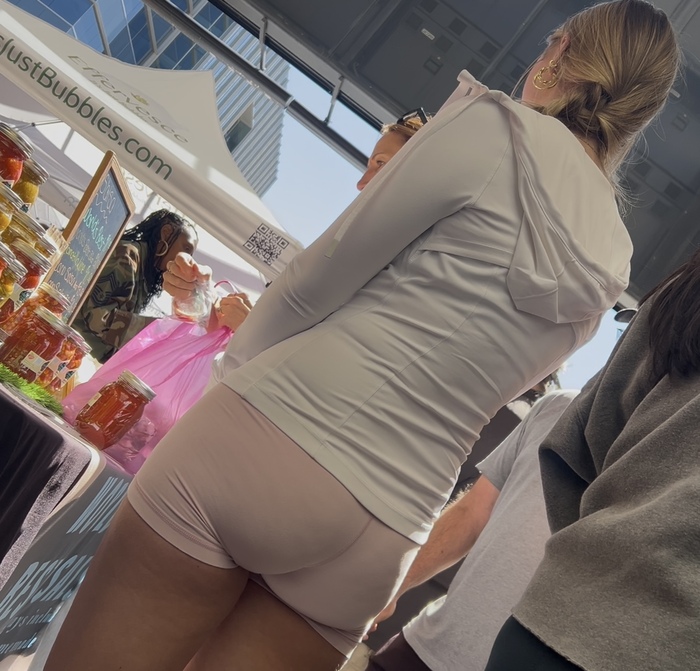 Are the voyeurs in place? - 18+, Girls, Erotic, The photo, Strawberry, Booty, Sexuality, Hips, beauty, Back view, Figure, Long hair, Waist, Bottom view, Body, Voyeurism, Peeping, GIF, Longpost, NSFW
