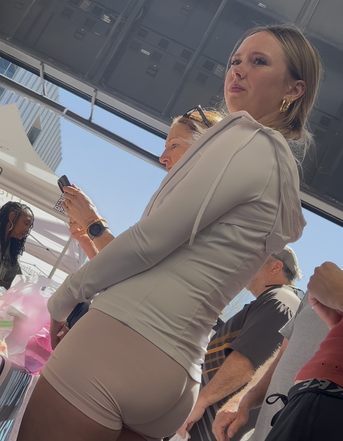 Are the voyeurs in place? - 18+, Girls, Erotic, The photo, Strawberry, Booty, Sexuality, Hips, beauty, Back view, Figure, Long hair, Waist, Bottom view, Body, Voyeurism, Peeping, GIF, Longpost, NSFW