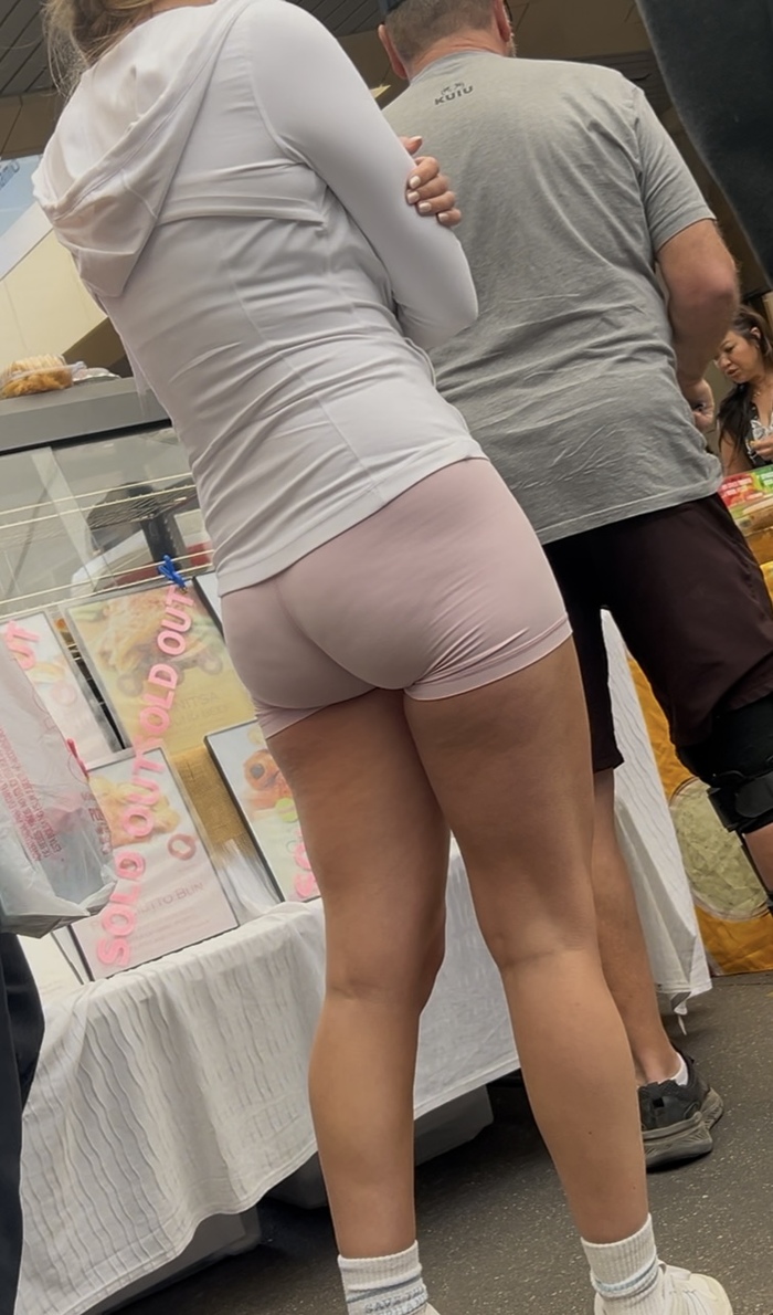 Are the voyeurs in place? - 18+, Girls, Erotic, The photo, Strawberry, Booty, Sexuality, Hips, beauty, Back view, Figure, Long hair, Waist, Bottom view, Body, Voyeurism, Peeping, GIF, Longpost, NSFW