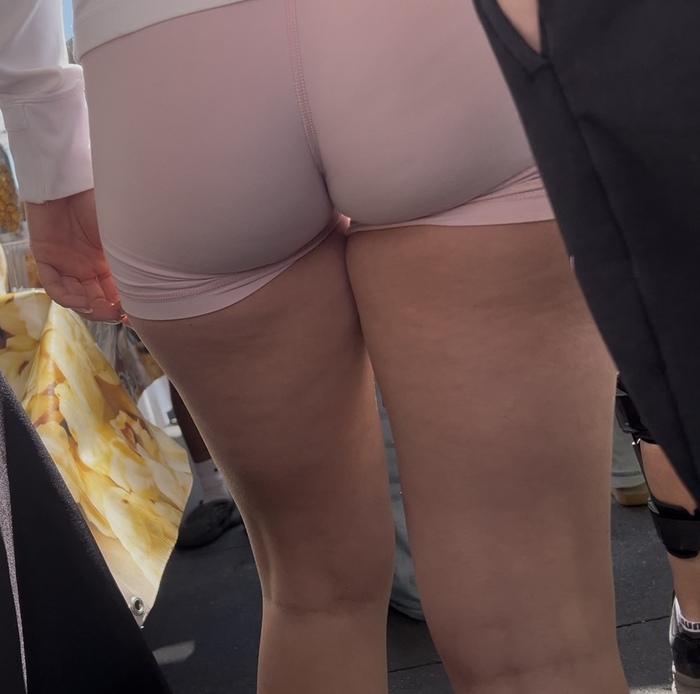 Are the voyeurs in place? - 18+, Girls, Erotic, The photo, Strawberry, Booty, Sexuality, Hips, beauty, Back view, Figure, Long hair, Waist, Bottom view, Body, Voyeurism, Peeping, GIF, Longpost, NSFW