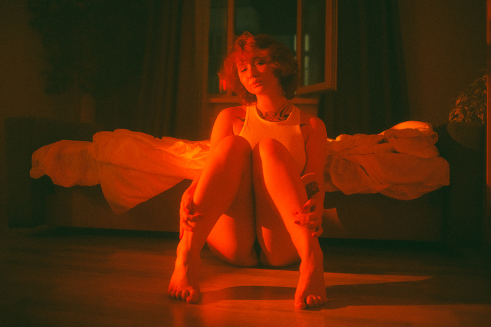 Continuation of the post The Last Rays - 18+, My, Erotic, Homemade, Girls, Strawberry, OnOff, Booty, Boobs, Nipples, Hips, Legs, Deflection, Cosiness, The sun, Bed, Evening, Retro, Vintage, Brunette, Natural beauty, Reply to post, Longpost, NSFW